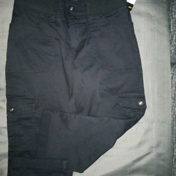Black size 4 capris Black - Picture 1 of 3